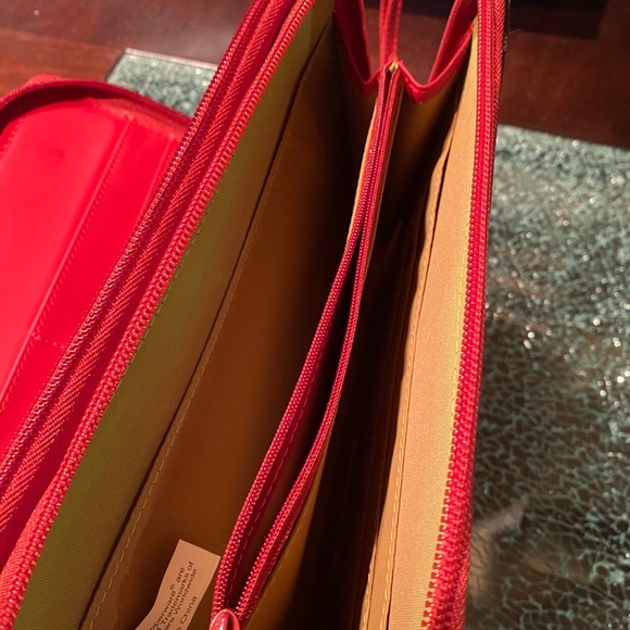 Red Tupperware Signature Crossbody Bag & Binder - Picture 13 of 16